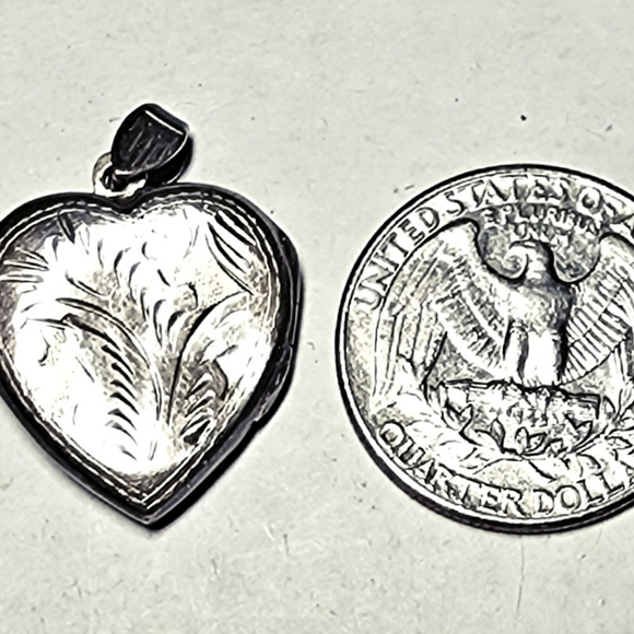 Vintage sterling engraved silver 2 picture frames heart locket charm stamped 925 - Picture 5 of 7